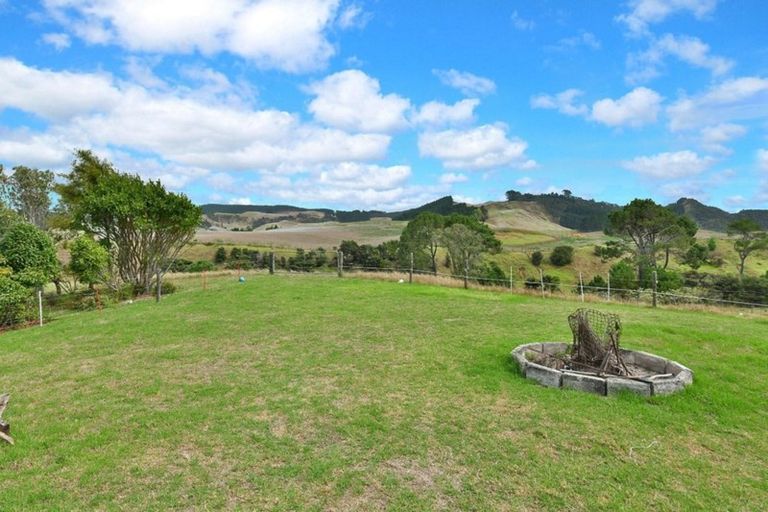 Photo of property in 39 Crosland Road, South Head, Helensville, 0874