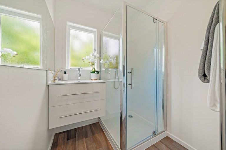 Photo of property in 2/54 Peach Road, Glenfield, Auckland, 0629