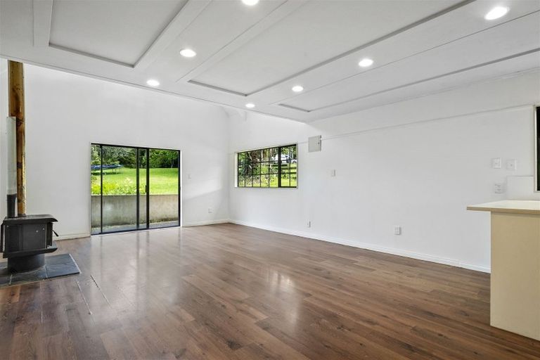 Photo of property in 87 Tawa Road, Kumeu, 0891