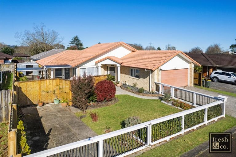 Photo of property in 25 Carisbrook Crescent, Papakura, 2110