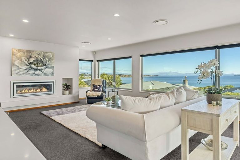 Photo of property in 174 Lake Terrace, Hilltop, Taupo, 3330