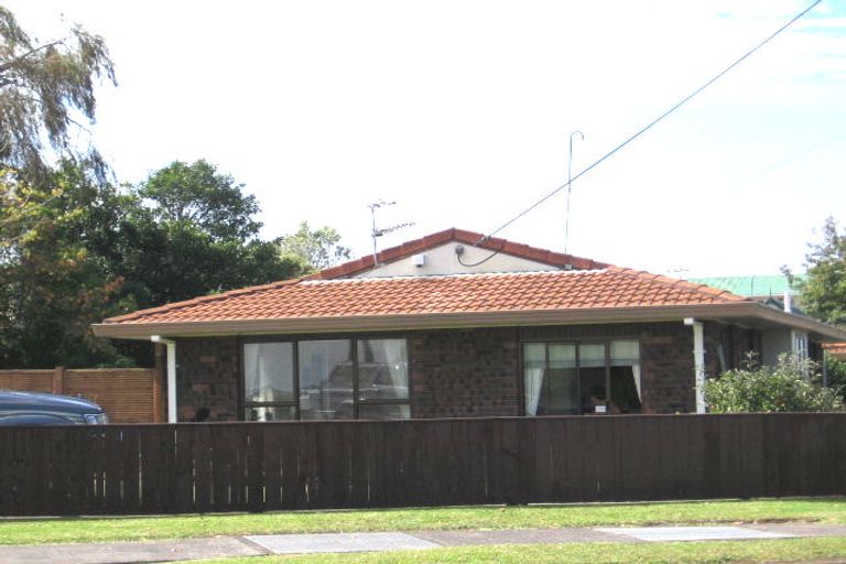 Photo of property in 1/21 Norcross Avenue, Henderson, Auckland, 0612