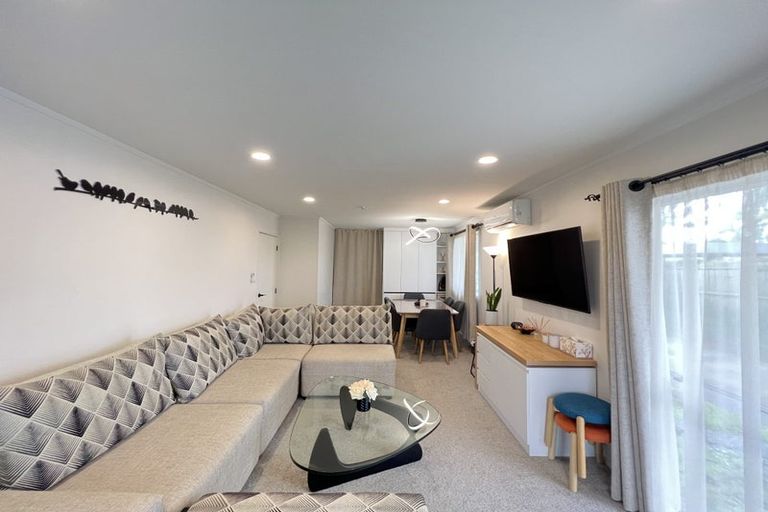 Photo of property in 1/33 Penion Drive, Flat Bush, Auckland, 2023