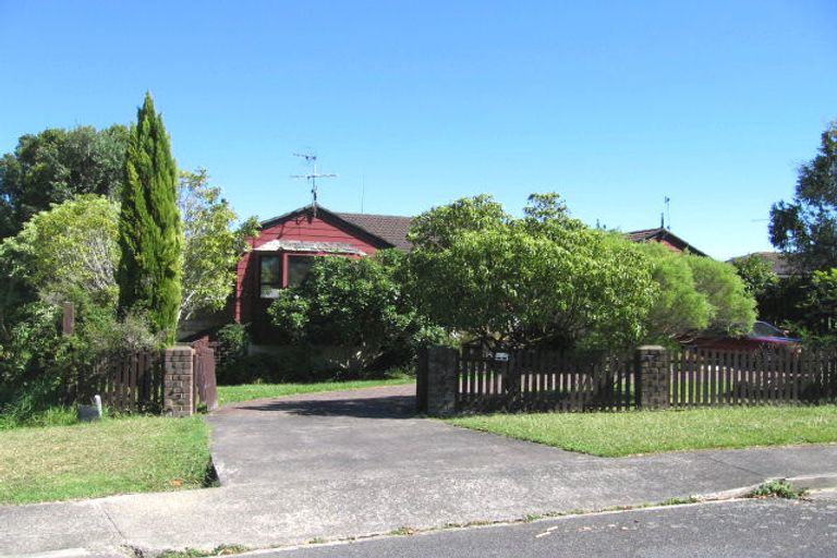 Photo of property in 5 Woodman Place, West Harbour, Auckland, 0618