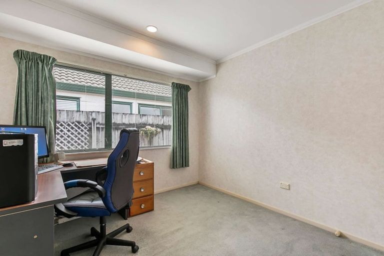 Photo of property in 1/11 Stewart Gibson Place, Manurewa, Auckland, 2105
