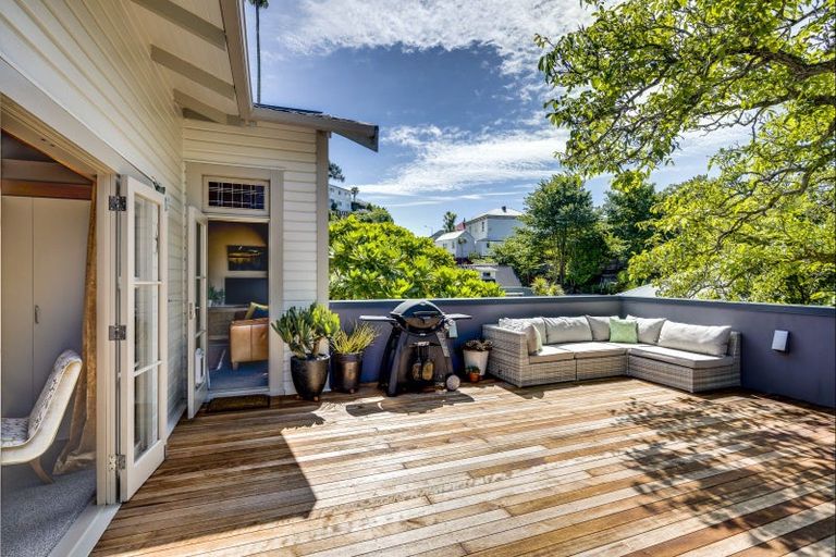 Photo of property in 8 Brewster Street, Bluff Hill, Napier, 4110