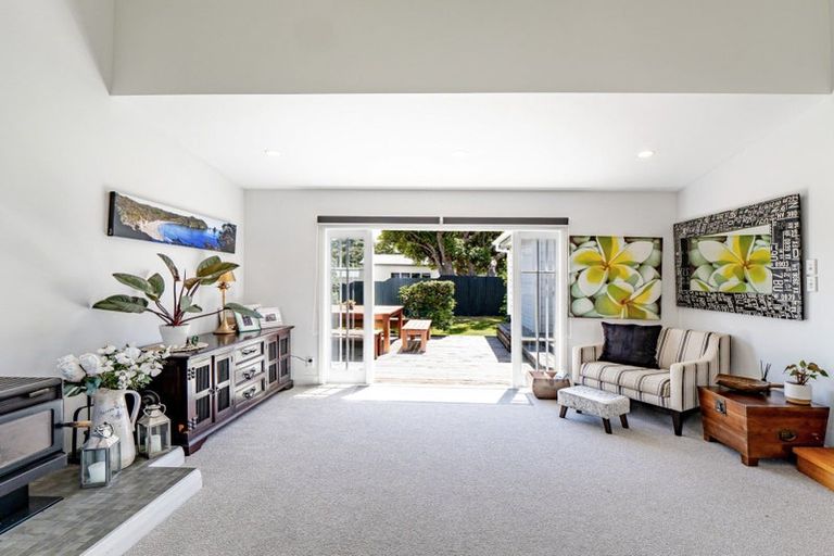 Photo of property in 38 Waiwaka Terrace, Strandon, New Plymouth, 4312