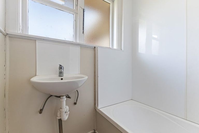 Photo of property in 12 Mattingley Street, Aranui, Christchurch, 8061