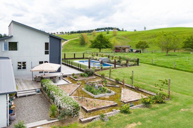 Photo of property in 180a Tikokino Road, Waipawa, 4273