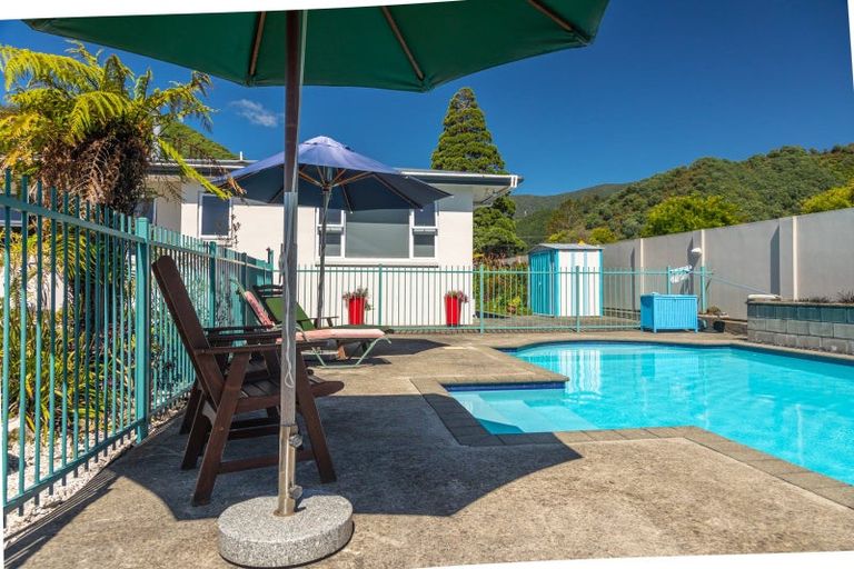 Photo of property in 36 Kent Street, Picton, 7220