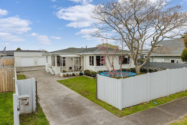 Photo of property in 4 Sutherland Crescent, Westbrook, Palmerston North, 4412