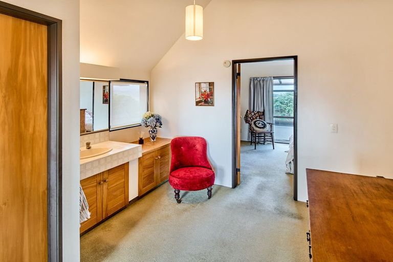 Photo of property in 13 Tamahine Street, Maupuia, Wellington, 6022