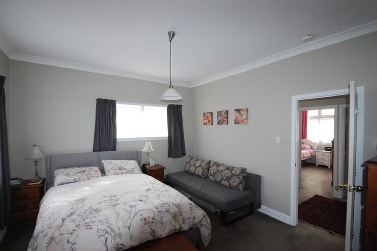 Photo of property in 70 Salford Street, Newlands, Wellington, 6037