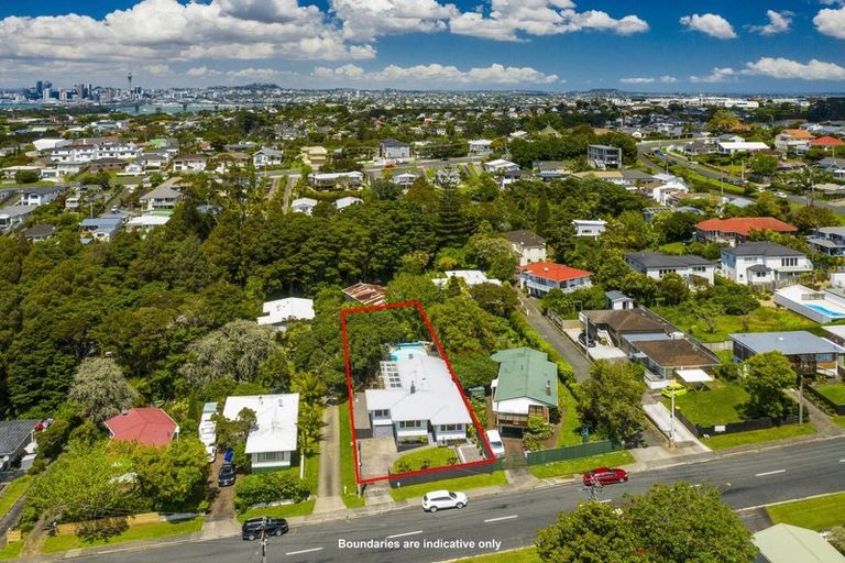Photo of property in 15 Moore Street, Hillcrest, Auckland, 0627