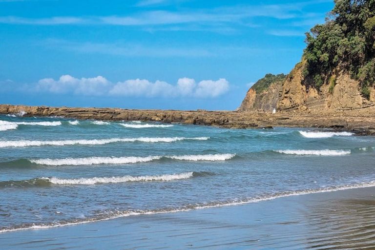 Photo of property in 57 Taumata Road, Omaha, 0986