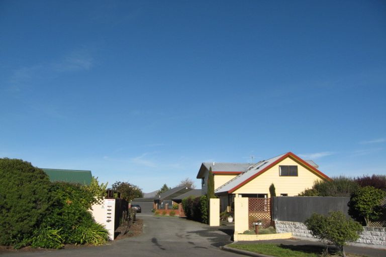 Photo of property in 37 Castletown Place, New Brighton, Christchurch, 8083