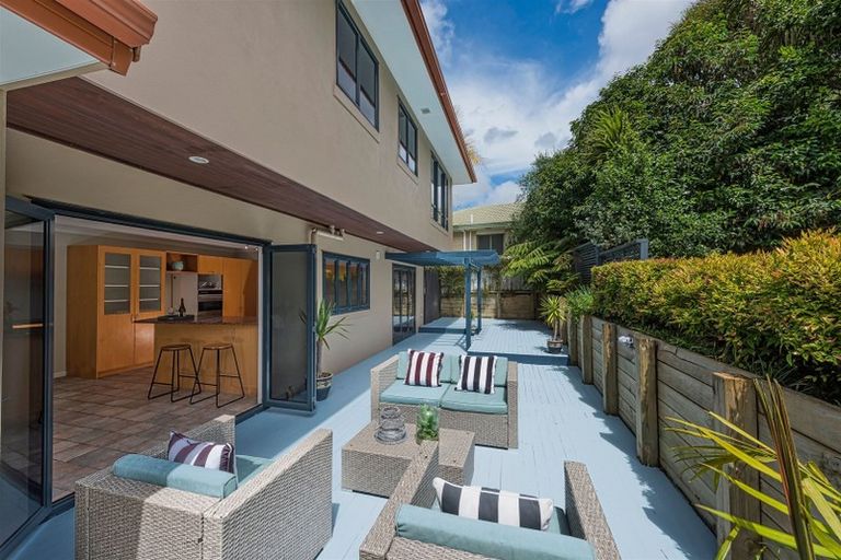 Photo of property in 25 Hogarth Rise, West Harbour, Auckland, 0618