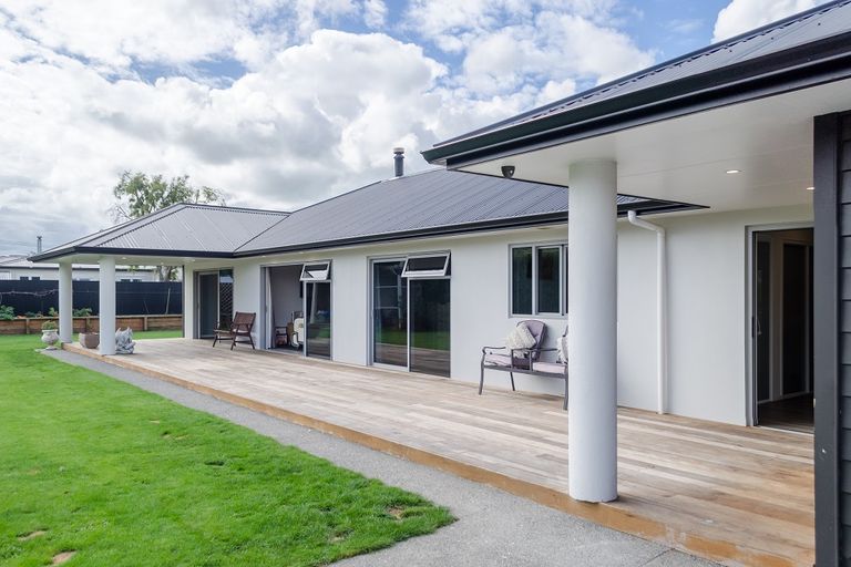 Photo of property in 2 The Glade, Carterton, 5713