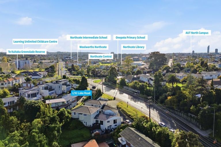 Photo of property in 1/92 Lake Road, Northcote, Auckland, 0627