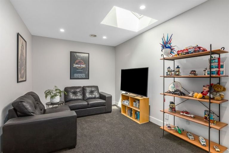 Photo of property in 22 Kowhai Street, Eastbourne, Lower Hutt, 5013