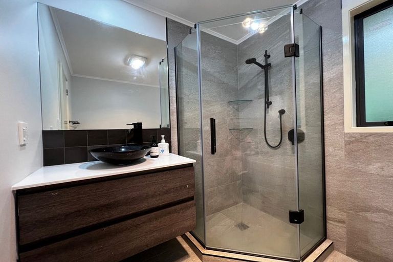 Photo of property in 45 Condor Place, Unsworth Heights, Auckland, 0632