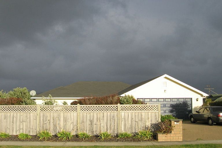 Photo of property in 4 Marewa Place, Waikanae Beach, Waikanae, 5036