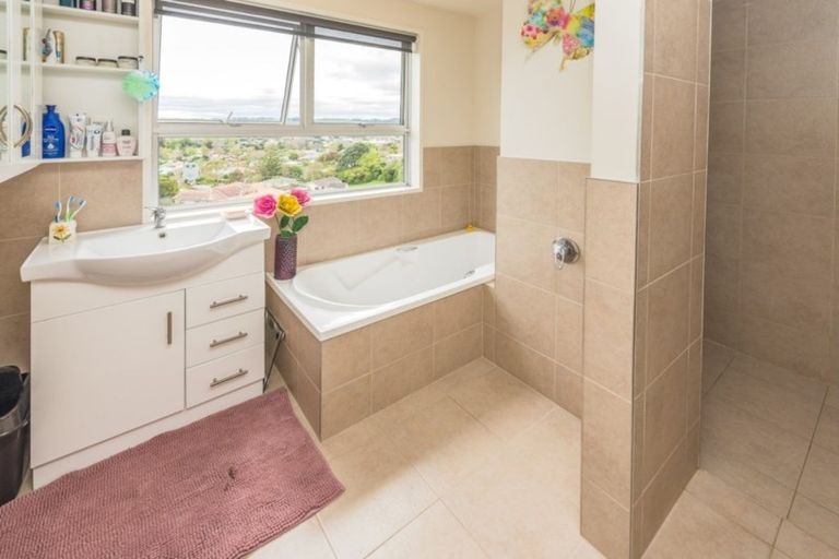 Photo of property in 27 Wairere Road, Bastia Hill, Whanganui, 4500