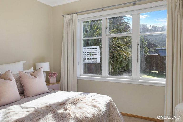 Photo of property in 9 Woodstock Terrace, Tawa, Wellington, 5028