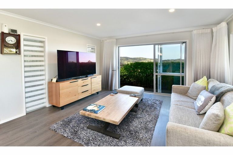 Photo of property in 69 Hillcrest Road, Hatfields Beach, Orewa, 0931