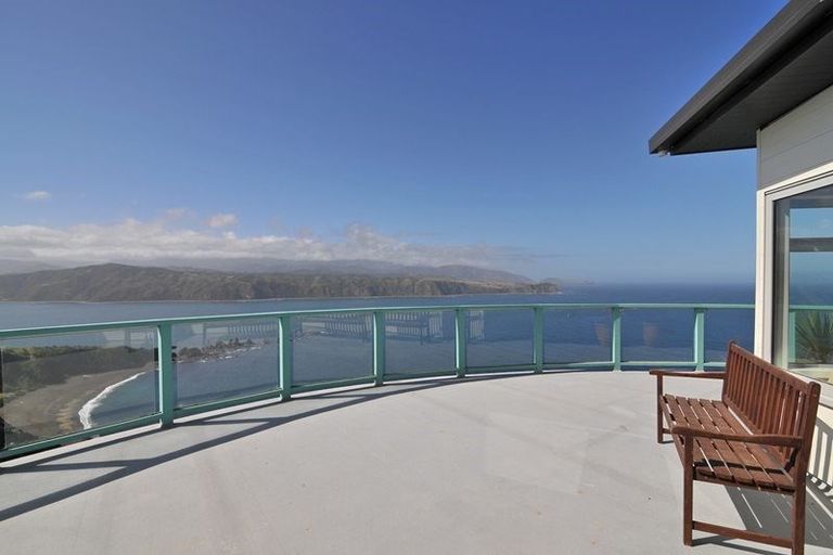 Photo of property in 10 Paratu Way, Strathmore Park, Wellington, 6022