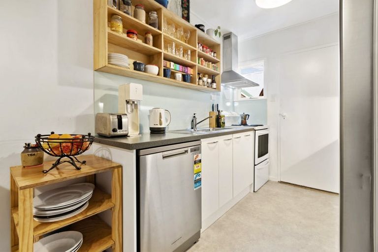 Photo of property in 2/95a Freyberg Street, Lyall Bay, Wellington, 6022