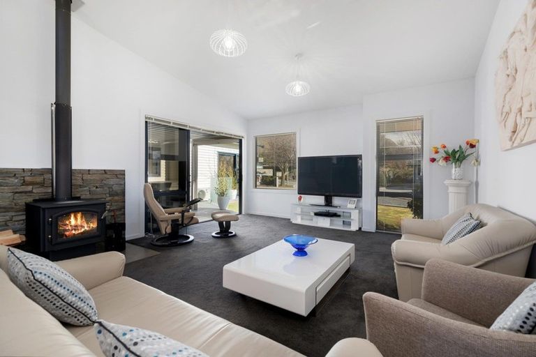 Photo of property in 40 Kelliher Drive, Wanaka, 9305