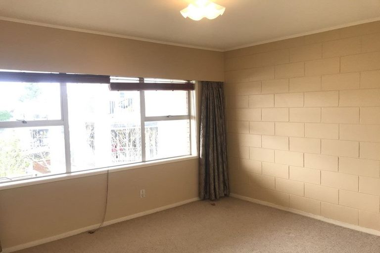 Photo of property in 2/16 Beach Road, Castor Bay, Auckland, 0620