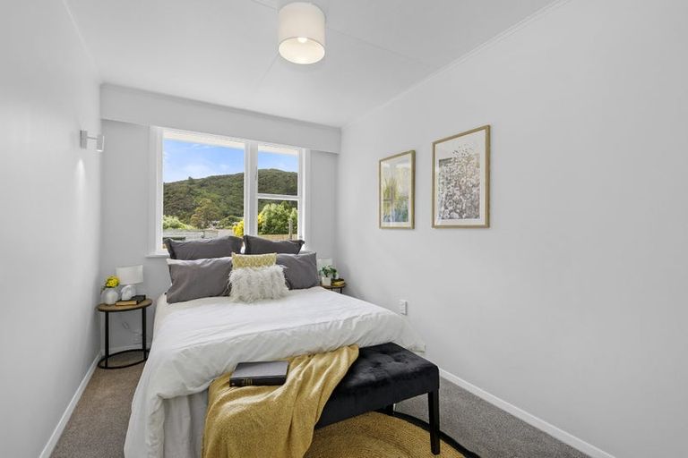 Photo of property in 27 Lees Grove, Wainuiomata, Lower Hutt, 5014