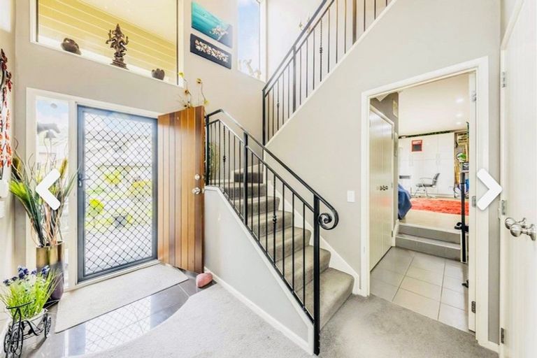 Photo of property in 1 Seresin Crescent, Flat Bush, Auckland, 2016