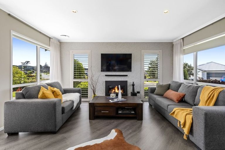 Photo of property in 83 Pohutukawa Parade, Riverhead, 0820