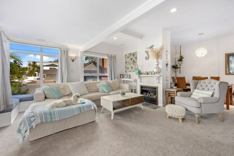 Photo of property in 1/22 Sandown Road, Rothesay Bay, Auckland, 0630