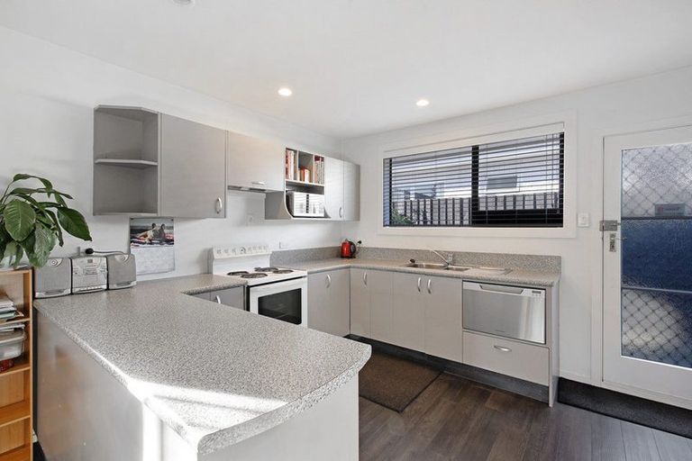 Photo of property in 48 Abberley Crescent, St Albans, Christchurch, 8014