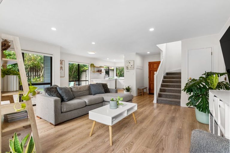 Photo of property in 2/13 Pinewood Grove, Botany Downs, Auckland, 2010