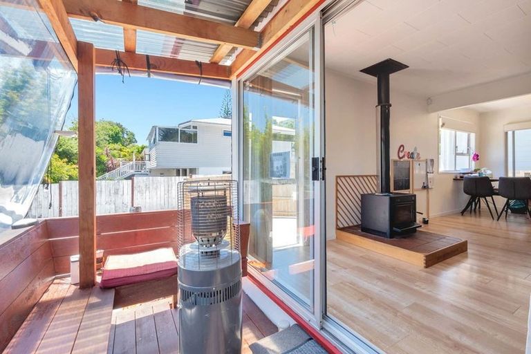 Photo of property in 58 Awaruku Road, Torbay, Auckland, 0630