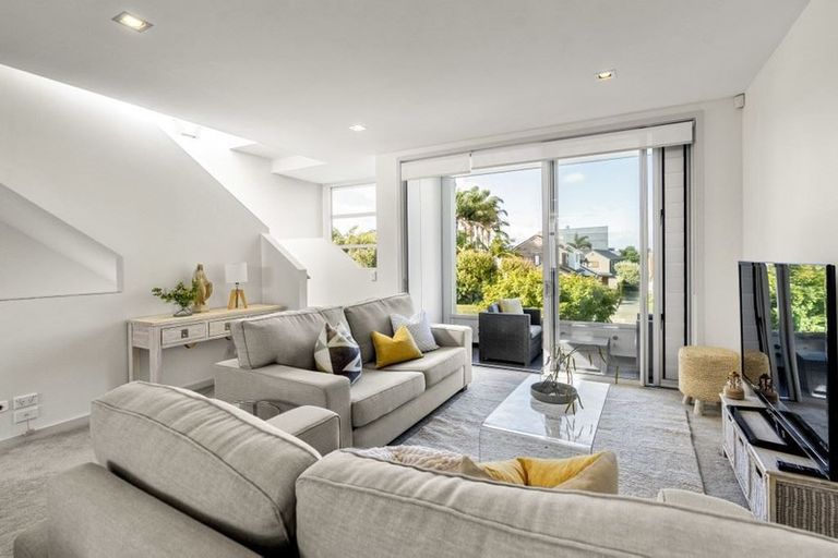 Photo of property in 2/4 Campbell Road, Takapuna, Auckland, 0622