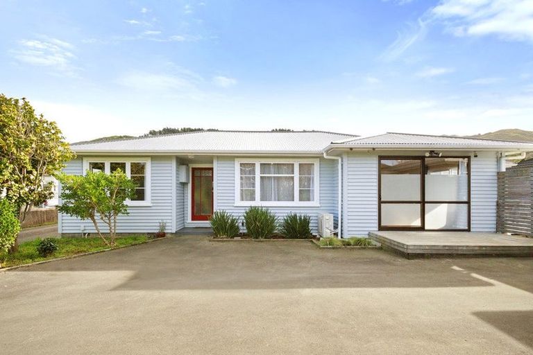Photo of property in 3 Findlay Street, Tawa, Wellington, 5028