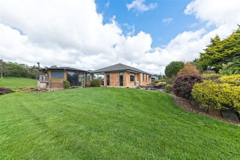 Photo of property in 131 Foster Road, Kumeu, 0891