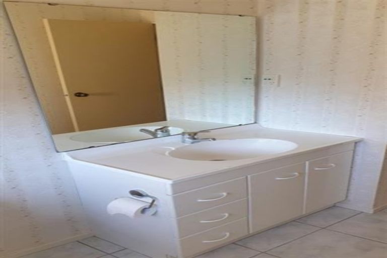 Photo of property in 11 Sandwick Drive, Weymouth, Auckland, 2103