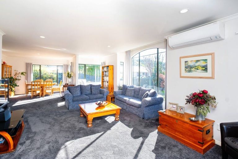 Photo of property in 11 Pukekura Place, Taradale, Napier, 4112