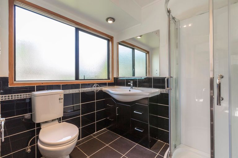 Photo of property in 40 Pigeon Mountain Road, Half Moon Bay, Auckland, 2012