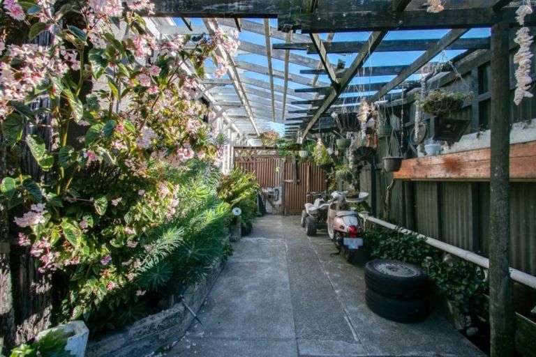 Photo of property in 76 Latham Street, Marewa, Napier, 4110