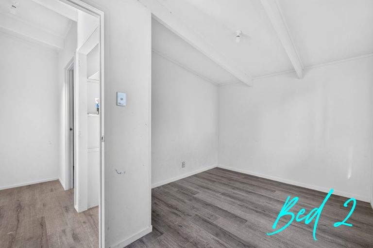 Photo of property in 5 Rangeview Road, Sunnyvale, Auckland, 0612