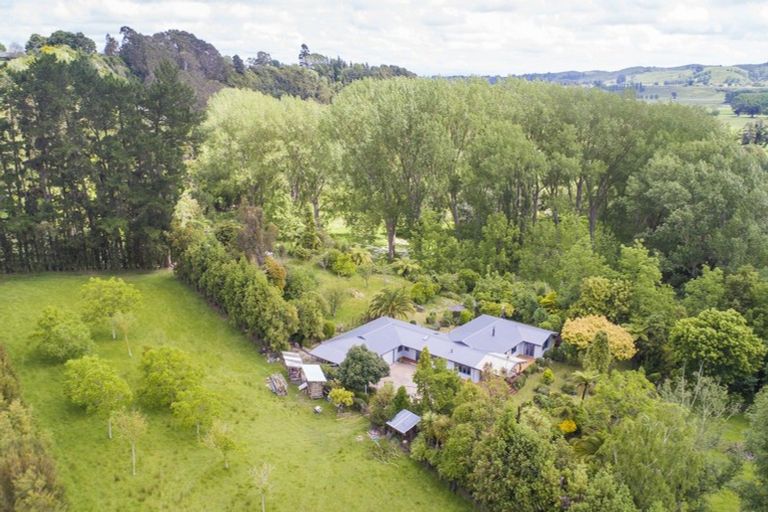 Photo of property in 136 Pohangina Valley Road East, Ashhurst, 4884