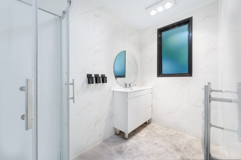 Photo of property in 2/16 Cameron Place, Ranui, Auckland, 0612